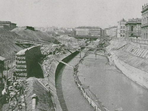 Photo of the building work to enclose the River Wien around 1900