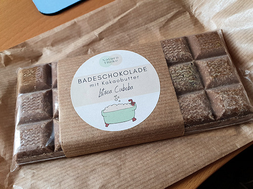 Bath salts in the form of a chocolate bar
