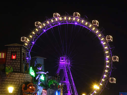 The giant Ferris wheel at the Wintermarkt