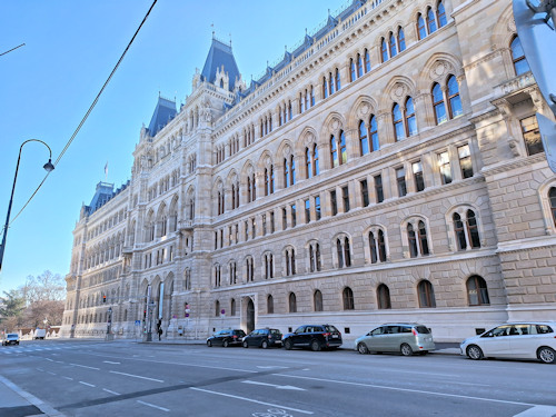 One side of the Rathaus