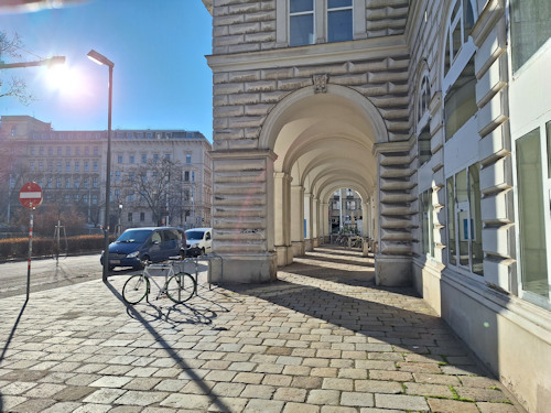 Arched colonnade on Roosevelt Platz